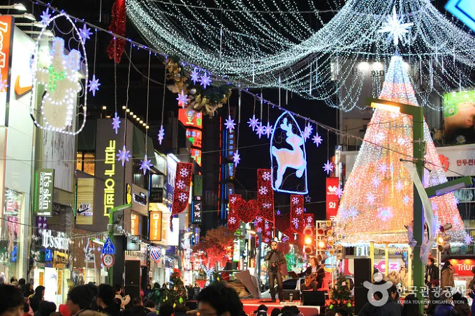 How Koreans Celebrate Christmas: A Unique Blend of Traditions